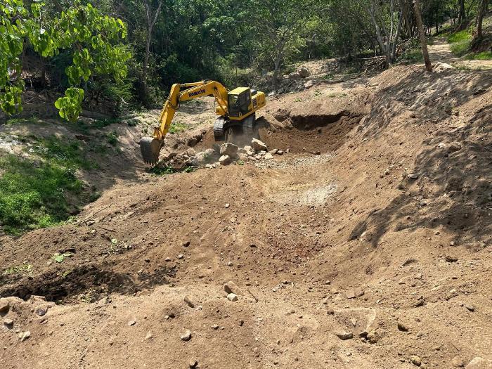 Manzanillo rehabilita olla de captación pluvial para beneficiar a productores